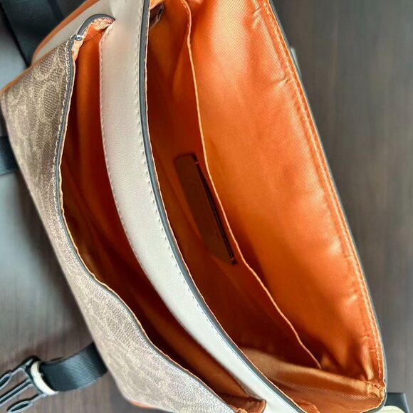 COACH Men's Monogram Racer Flap Messenger Bag, size 28 x 22.5 x 8 cm - Picture 8 of 9
